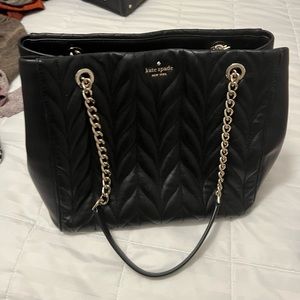 BLACK KATE SPADE PURSE WITH GOLD CHAIN STRAPS